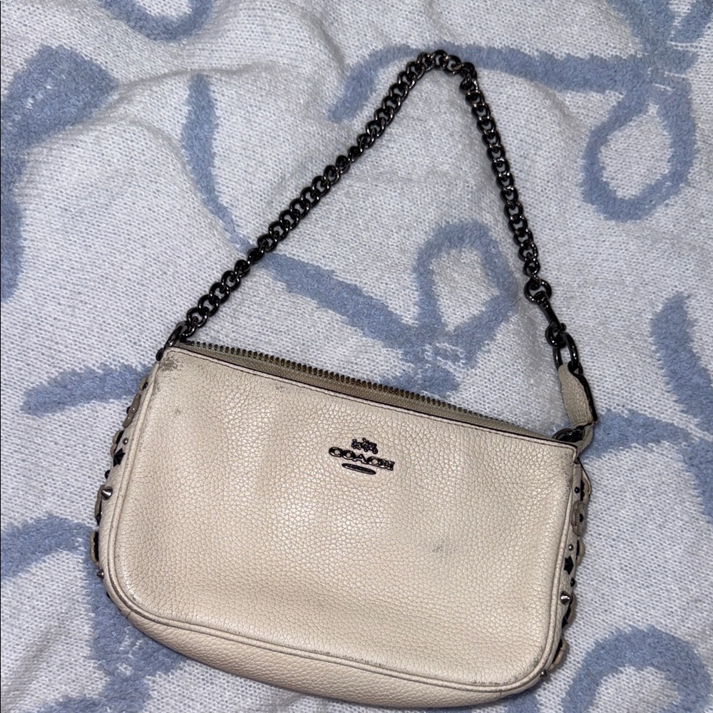 Coach Cream Leather Shoulder Bagwith Chain Strap